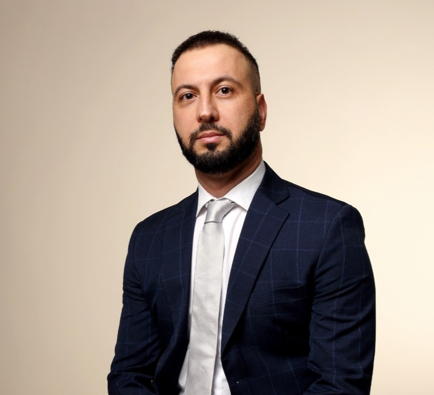 Sezar Bune, Ontario employment lawyer advising employers on human rights complaints